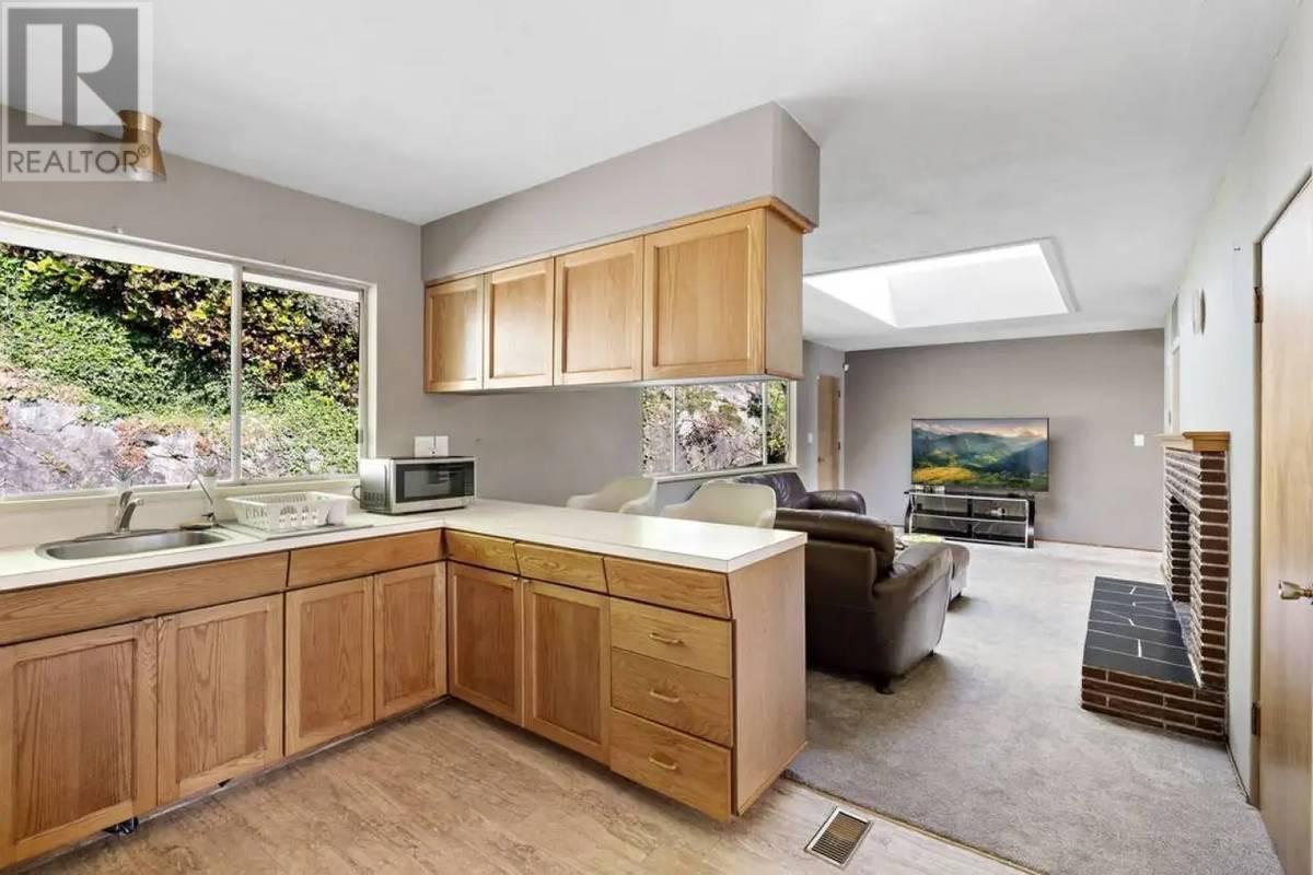 47x0 Caulfield Drive, West Vancouver, British Columbia  V7W 1G5 - Photo 5 - R2952531