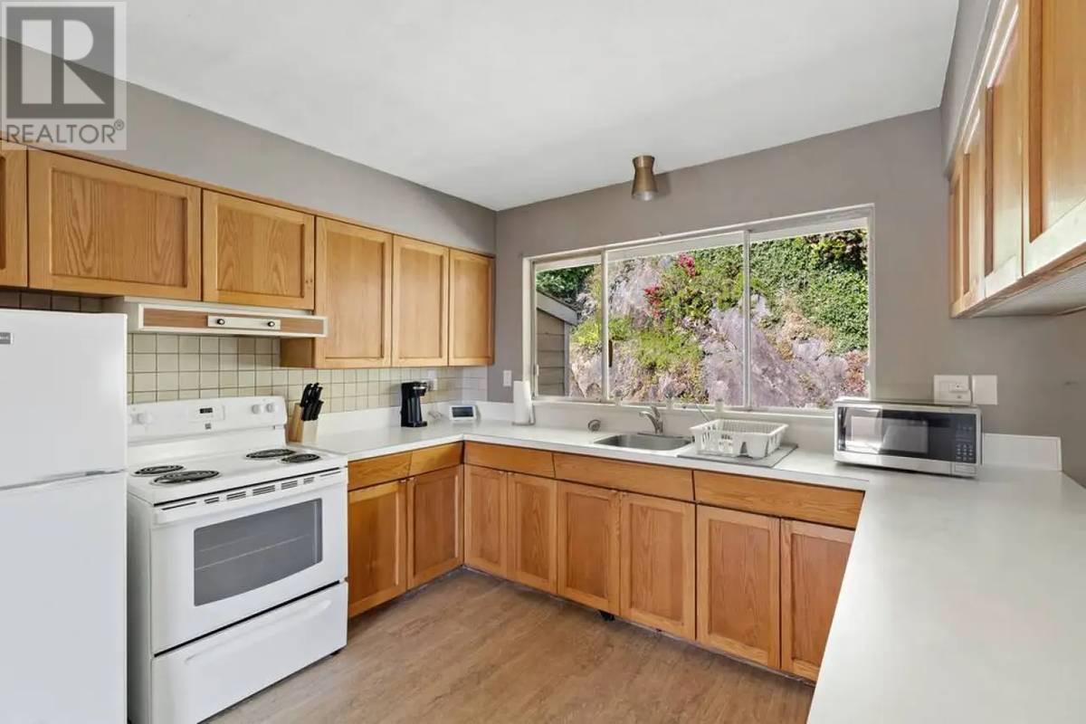 47x0 Caulfield Drive, West Vancouver, British Columbia  V7W 1G5 - Photo 8 - R2952531