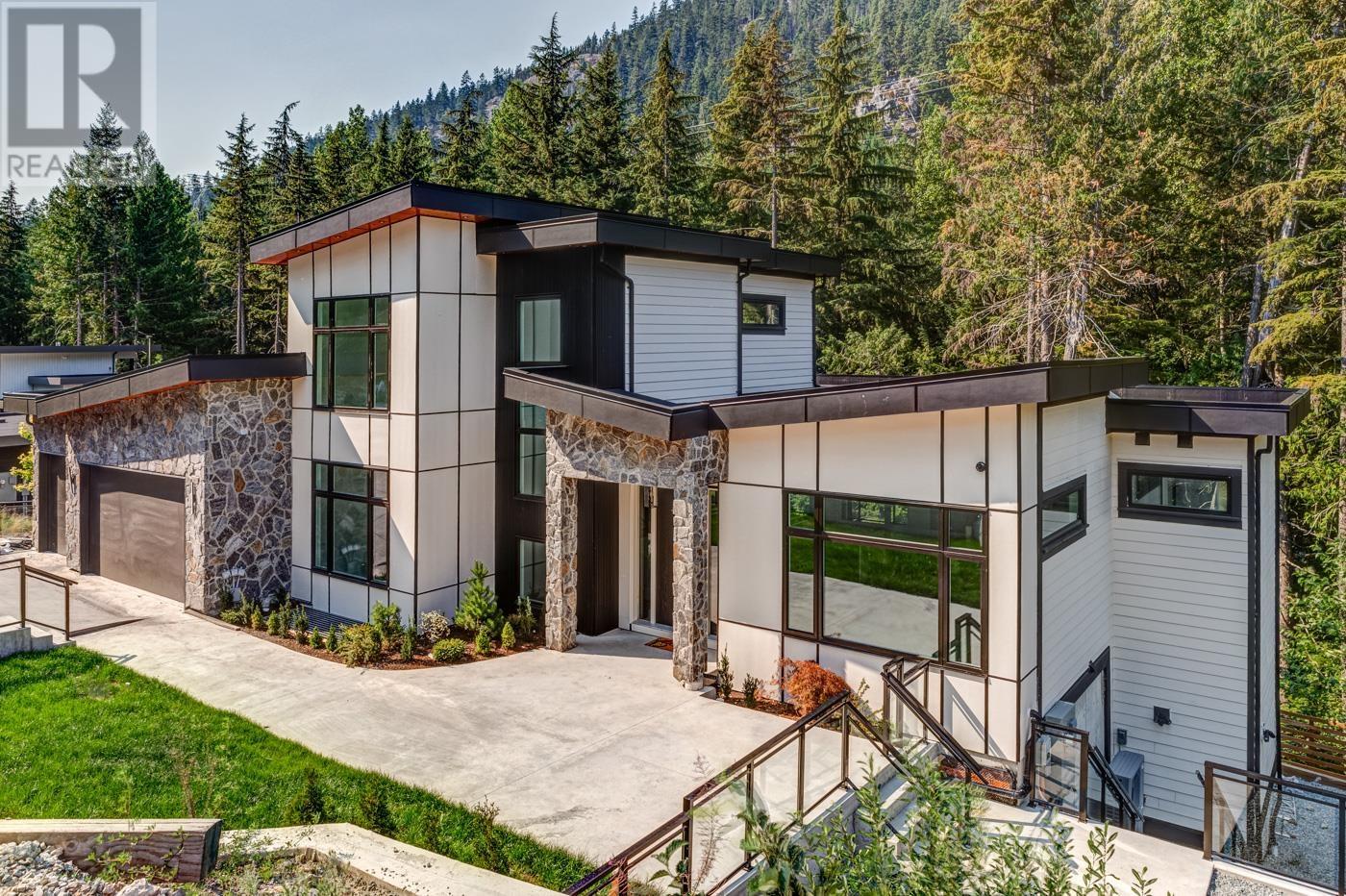 9113 Riverside Drive, Whistler, British Columbia  V8E 1M1 - Photo 4 - R2952538