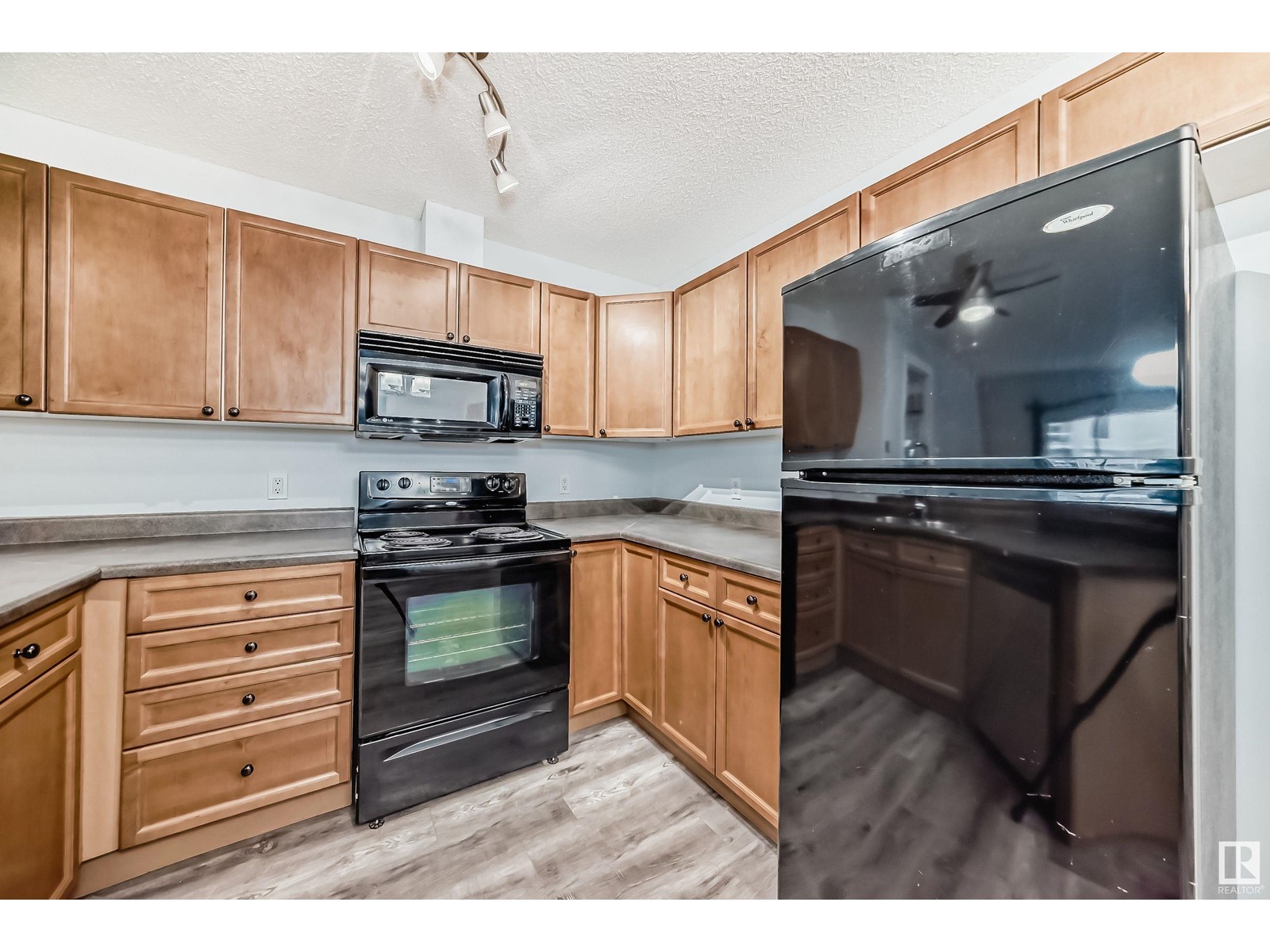Property at #110 13710 150 AV NW image 4