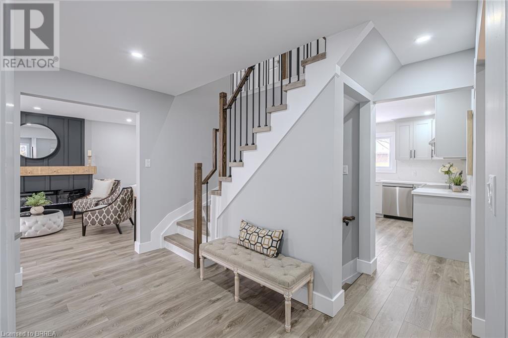 2 Keeler Place, Brantford, Ontario  N3S 7K6 - Photo 3 - 40679473