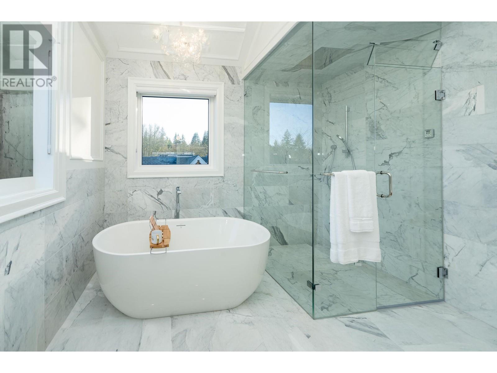 Listing Picture 14 of 32 : 4582 W 14TH AVENUE, Vancouver / 溫哥華 - 魯藝地產 Yvonne Lu Group - MLS Medallion Club Member