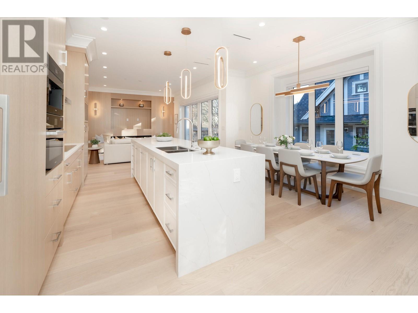 Listing Picture 10 of 32 : 4582 W 14TH AVENUE, Vancouver / 溫哥華 - 魯藝地產 Yvonne Lu Group - MLS Medallion Club Member