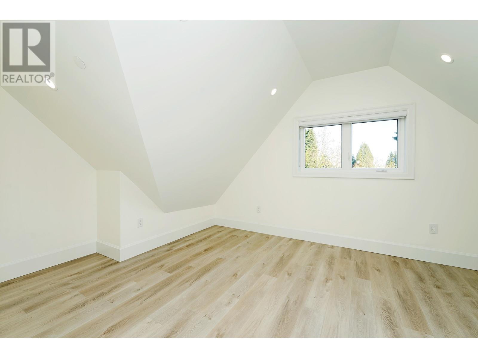 Listing Picture 32 of 32 : 4582 W 14TH AVENUE, Vancouver / 溫哥華 - 魯藝地產 Yvonne Lu Group - MLS Medallion Club Member