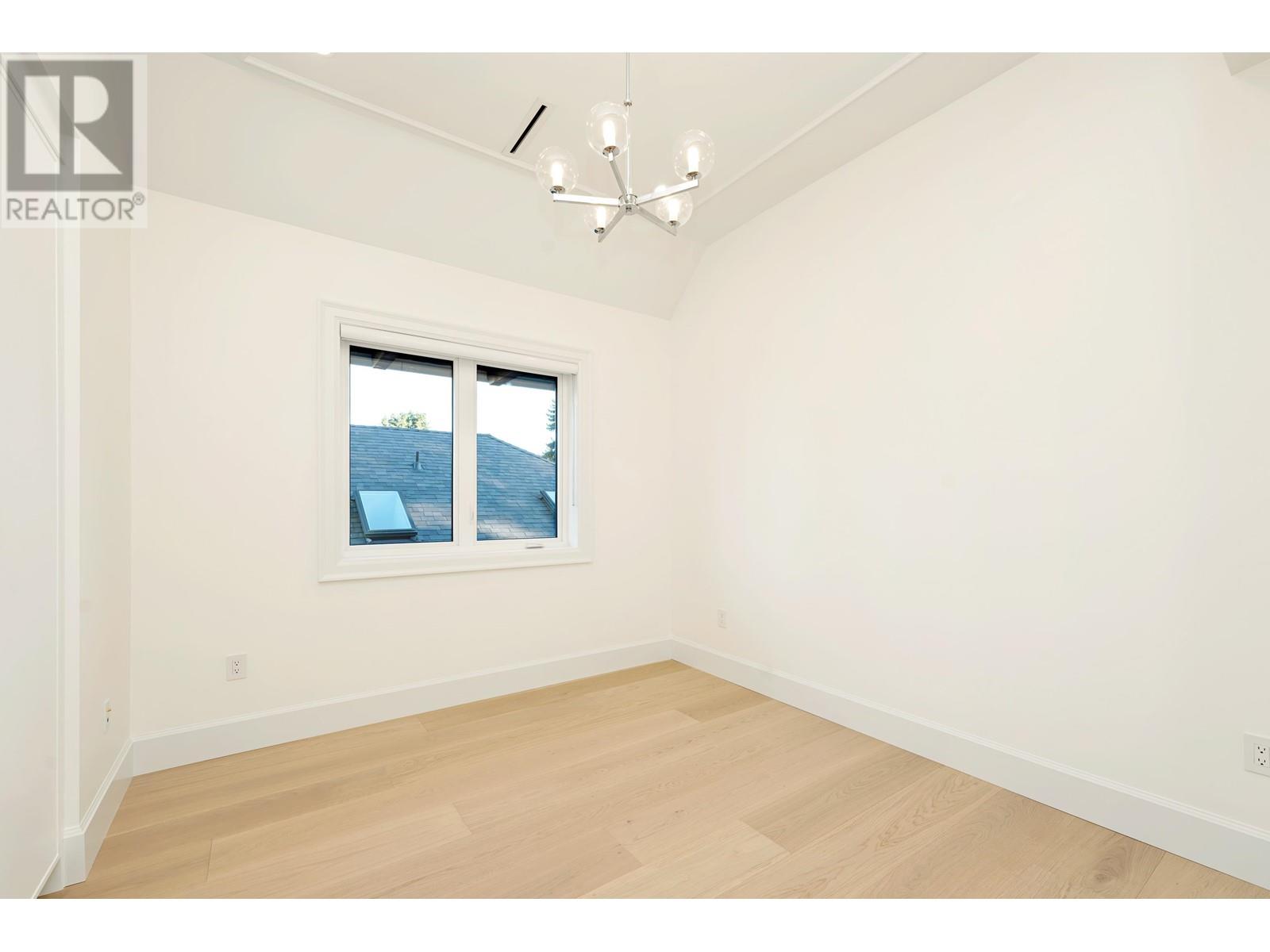Listing Picture 17 of 32 : 4582 W 14TH AVENUE, Vancouver / 溫哥華 - 魯藝地產 Yvonne Lu Group - MLS Medallion Club Member