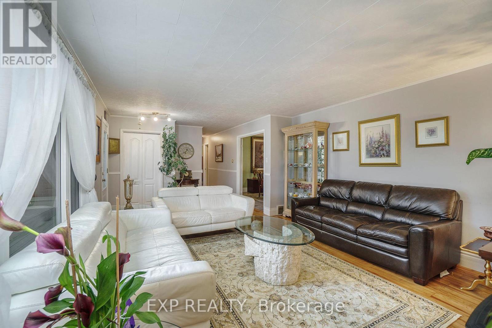 Property at 450 QUEEN STREET E image 4