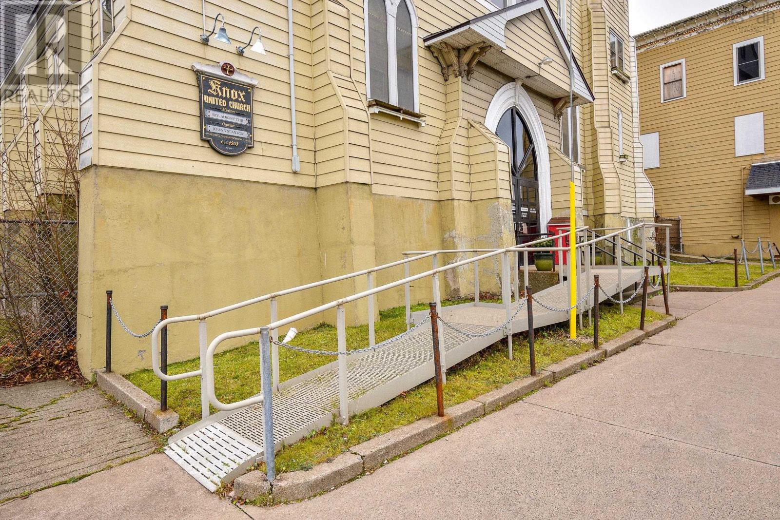 270 Commercial Street, Glace Bay, Nova Scotia  B1A 6B4 - Photo 5 - 202500199