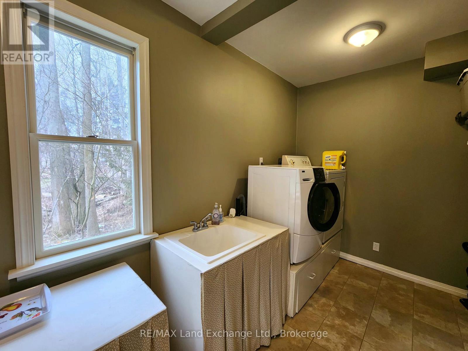 234 Shadywood Crescent W, Huron-Kinloss, Ontario  N2Z 2X3 - Photo 10 - X11908176