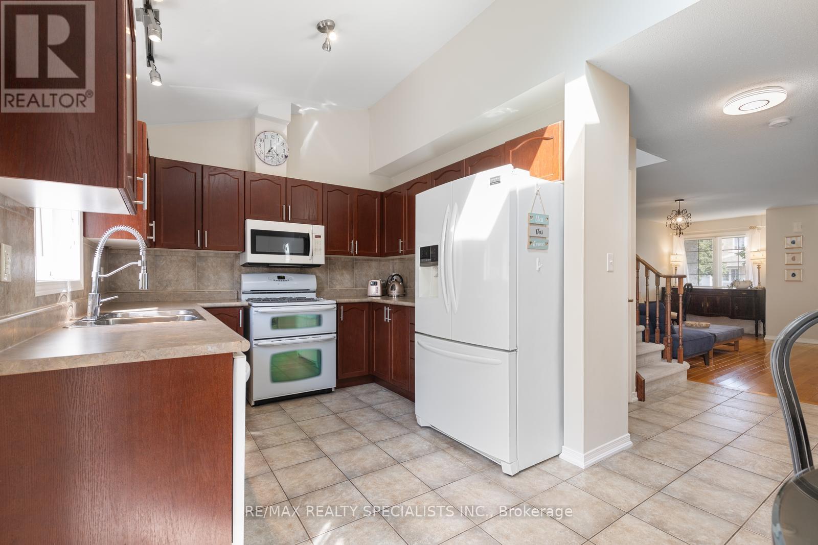 35 - 24 Kenyon Crescent, Grimsby, Ontario  L3M 5S3 - Photo 8 - X11908204