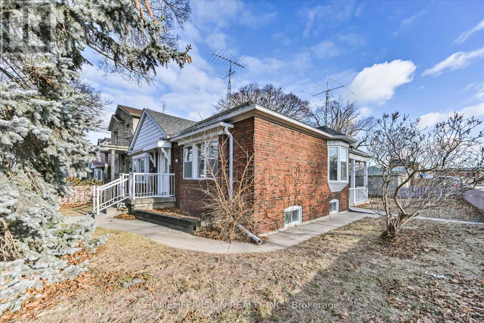 127 Randolph Road, Toronto, Ontario  M4G 3S3 - Photo 2 - C11908247