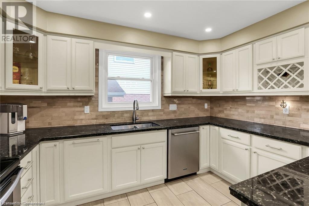 18 Merritt Crescent, Grimsby, Ontario  L3M 4X5 - Photo 7 - 40671452