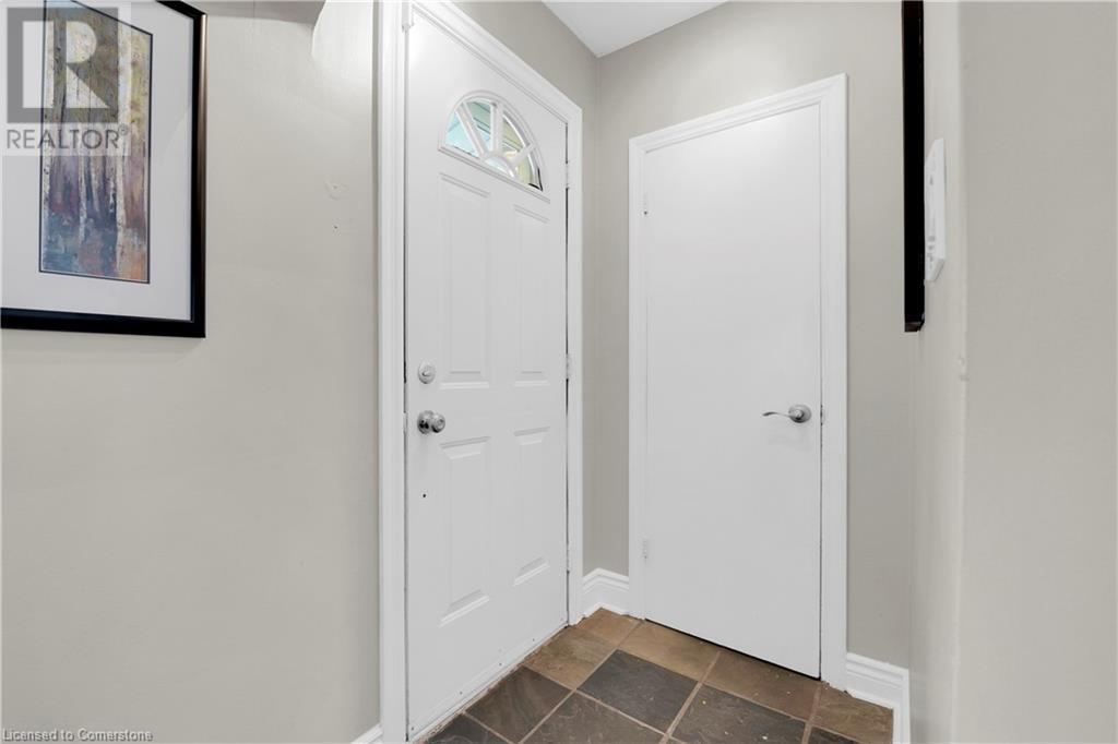 124 East 43rd Street, Hamilton, Ontario  L8T 3B9 - Photo 5 - 40683895