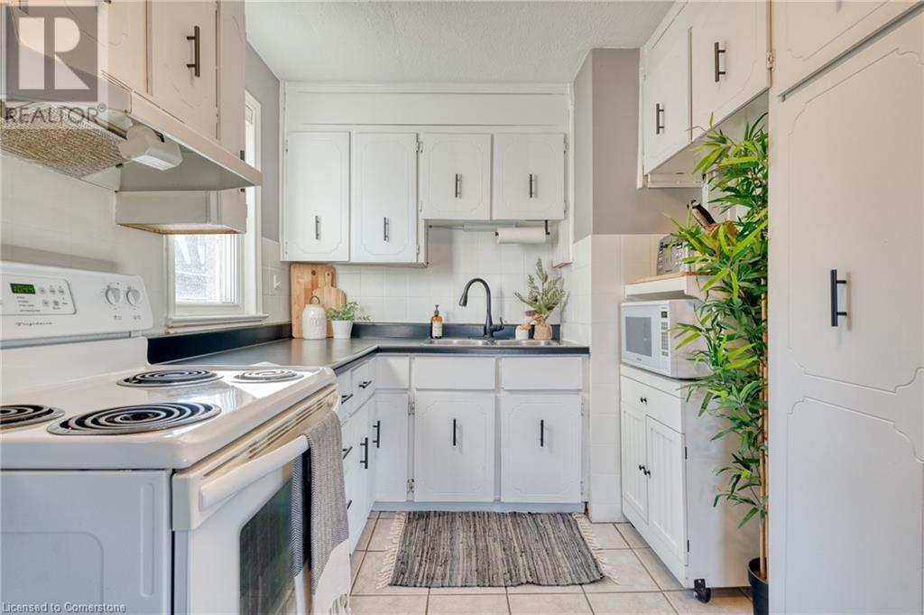 18 Martha Street, Hamilton, Ontario  L8H 2B7 - Photo 7 - 40687841