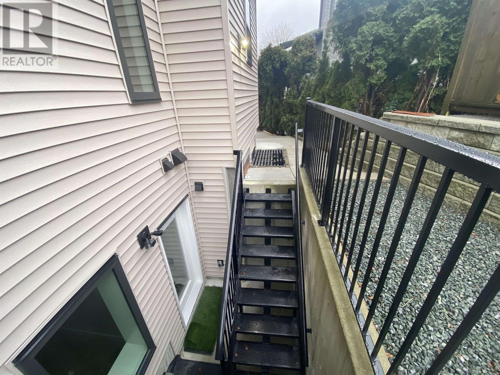 2 Bed Suite 7542 Lindrick Court, Burnaby, British Columbia  V5A 3Y5 - Photo 2 - R2952572