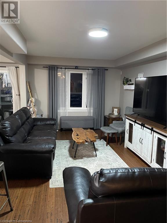 57 Cedar Street, Grimsby, Ontario  L3M 0B7 - Photo 4 - 40683101