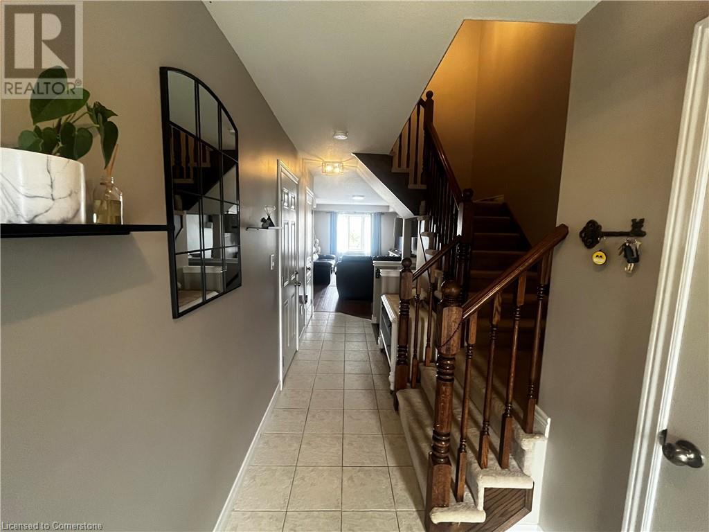 57 Cedar Street, Grimsby, Ontario  L3M 0B7 - Photo 3 - 40683101