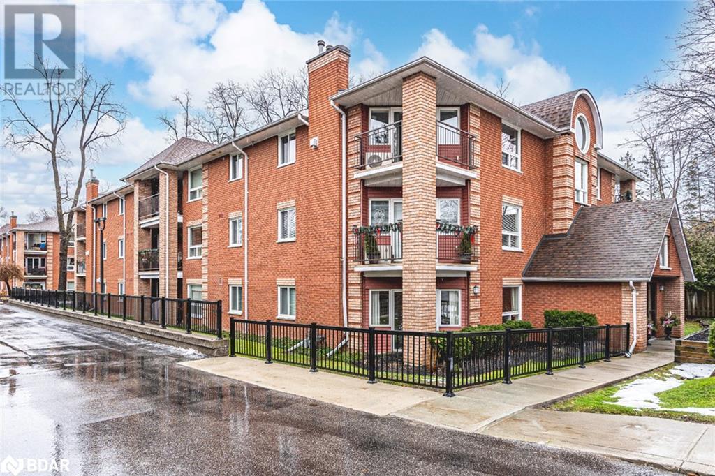 131 CLAPPERTON Street Unit# 303, Barrie, Ontario