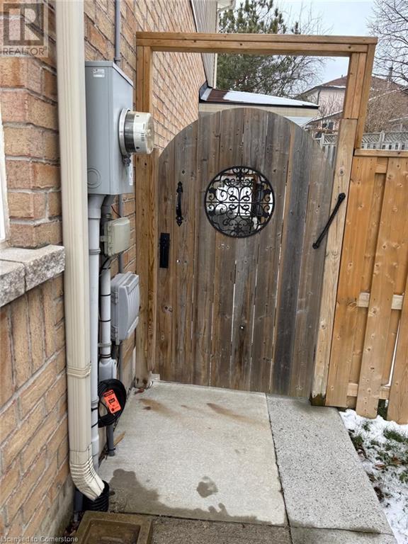 56 EDENVALLEY Place, Hamilton, Ontario