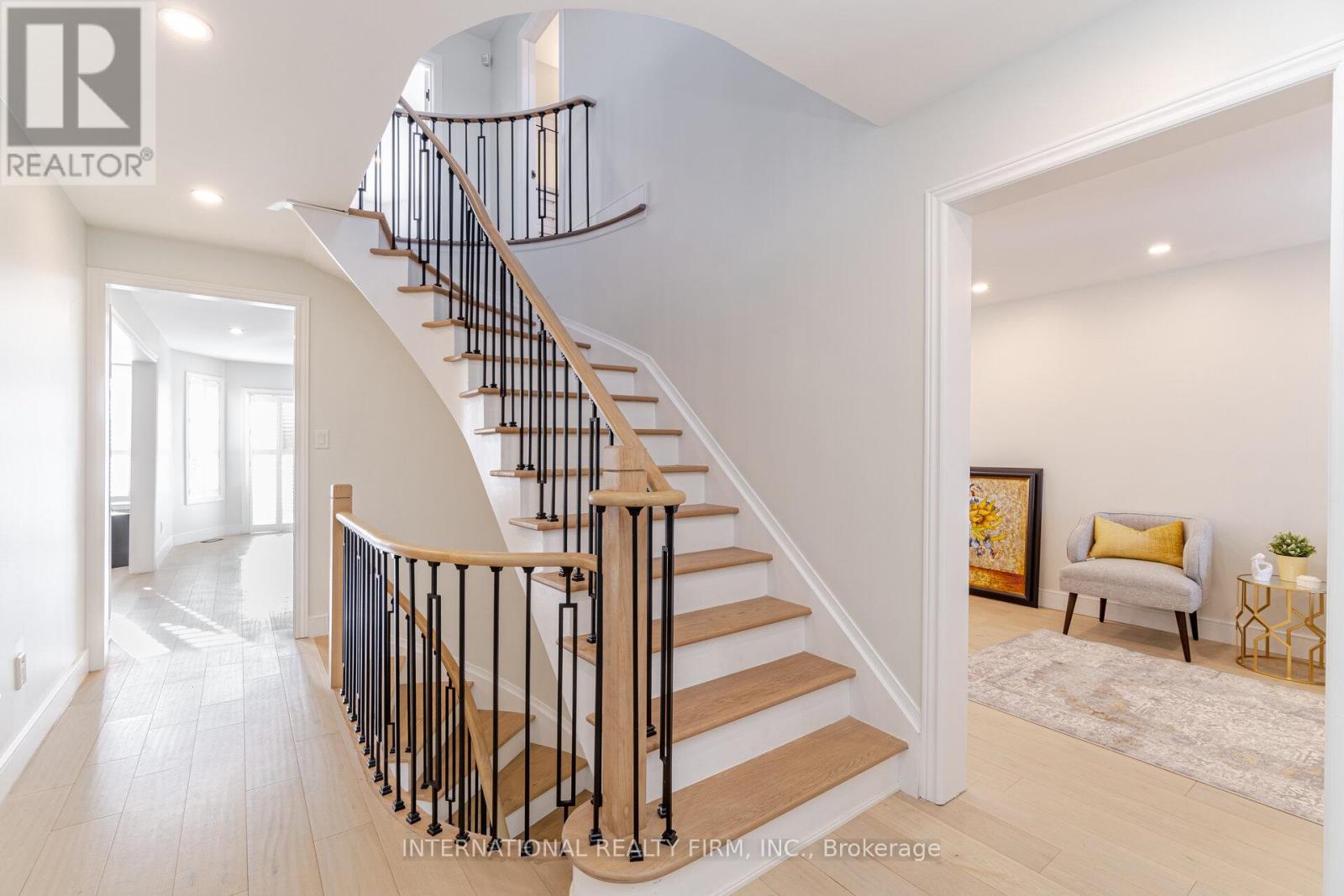 Property at 67 ROSANNA CRESCENT image 2