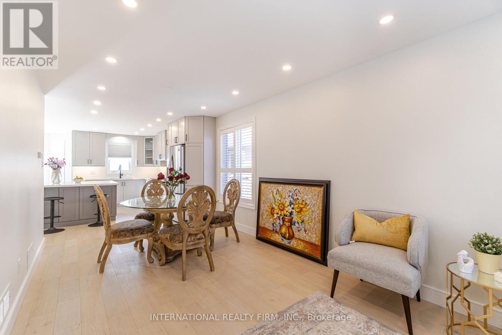 Property at 67 ROSANNA CRESCENT image 4