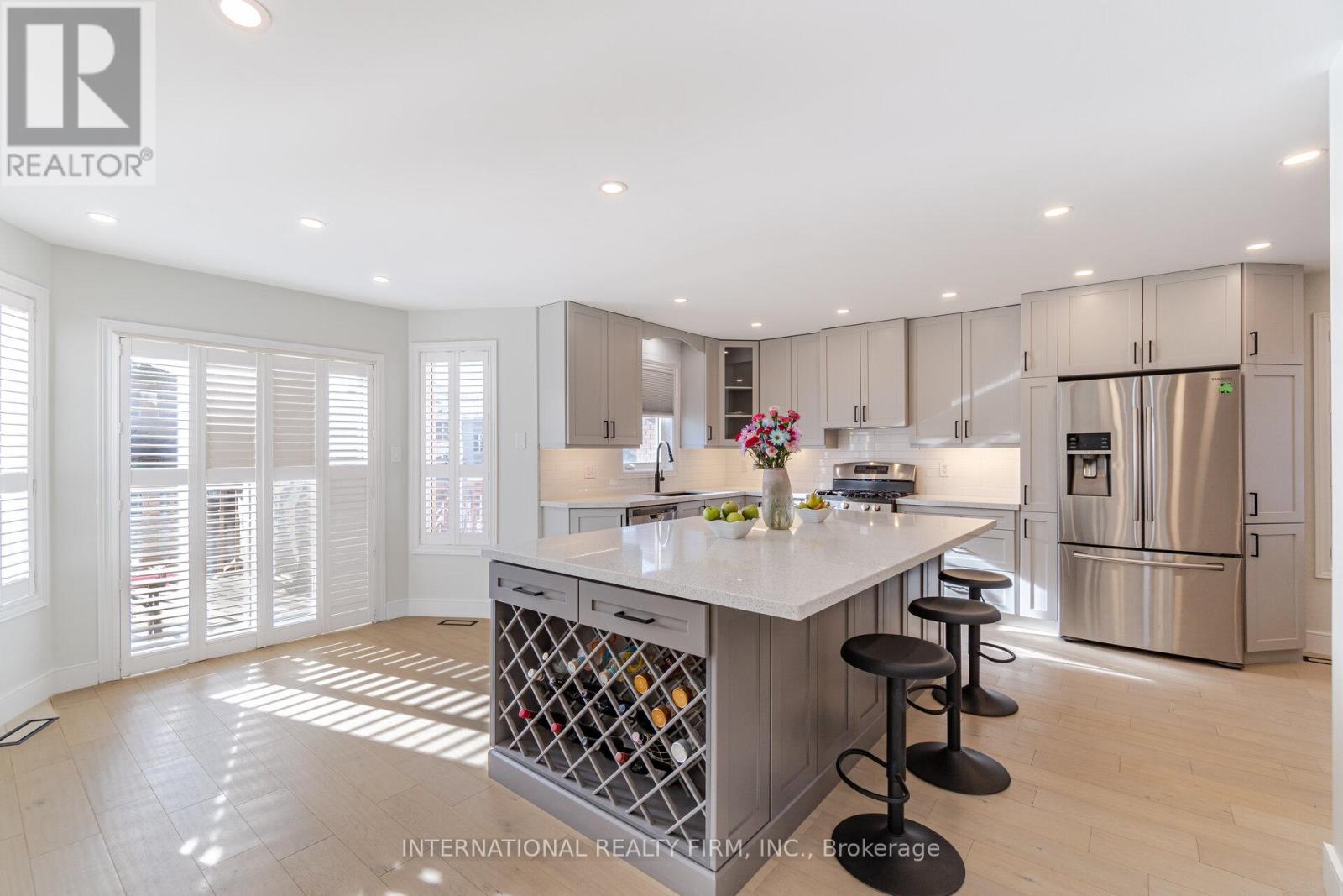 67 Rosanna Crescent, Vaughan, Ontario  L6A 3E3 - Photo 6 - N11908434