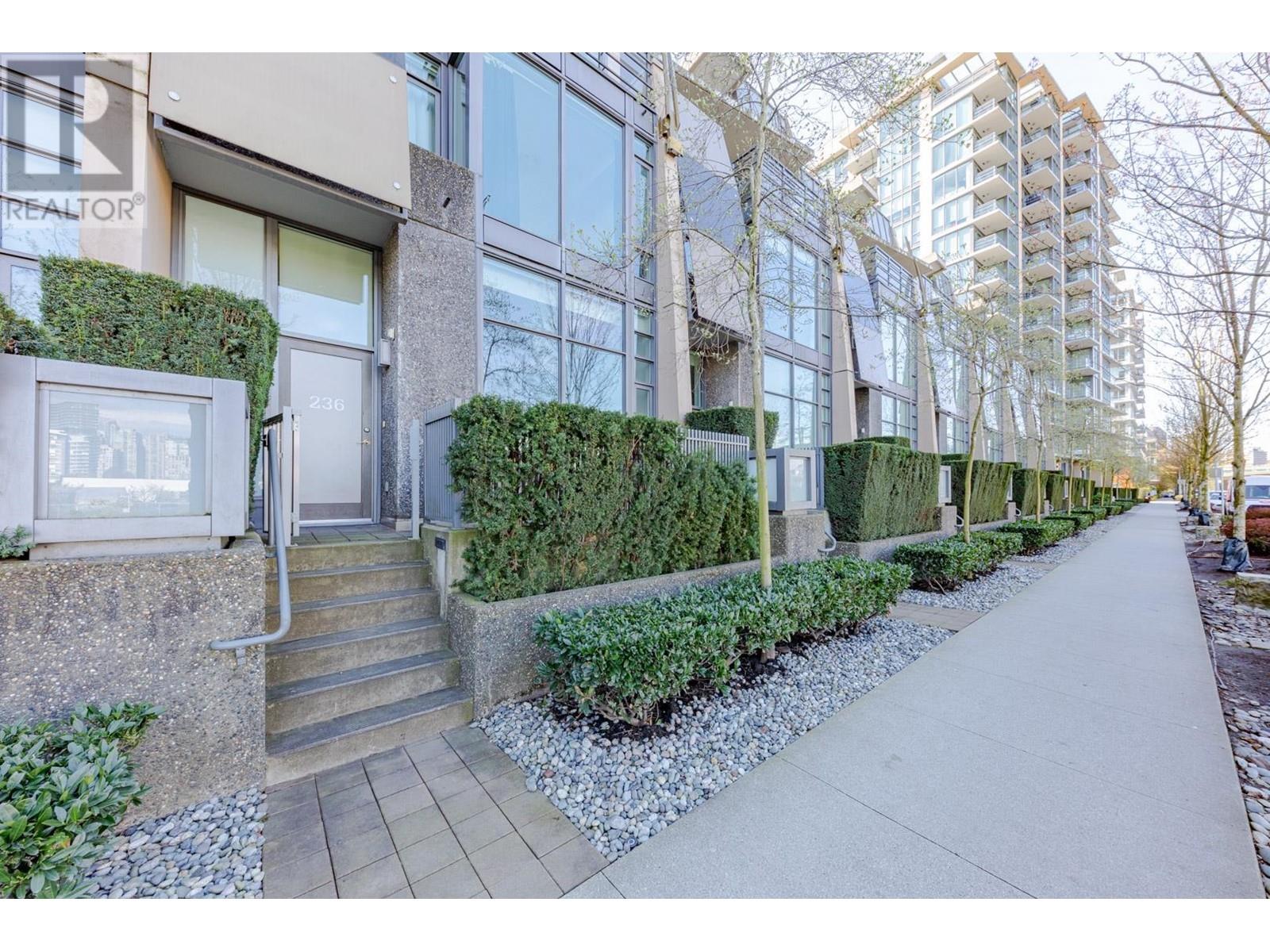 236 W 1st Avenue, Vancouver, British Columbia V5Y 3T2 - Photo 1 - R2913629