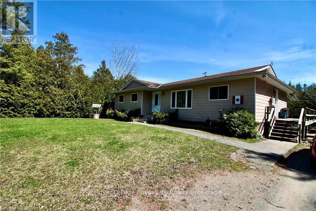 12 Nicholas Street, Northern Bruce Peninsula, Ontario  N0G 2R0 - Photo 2 - X10875748