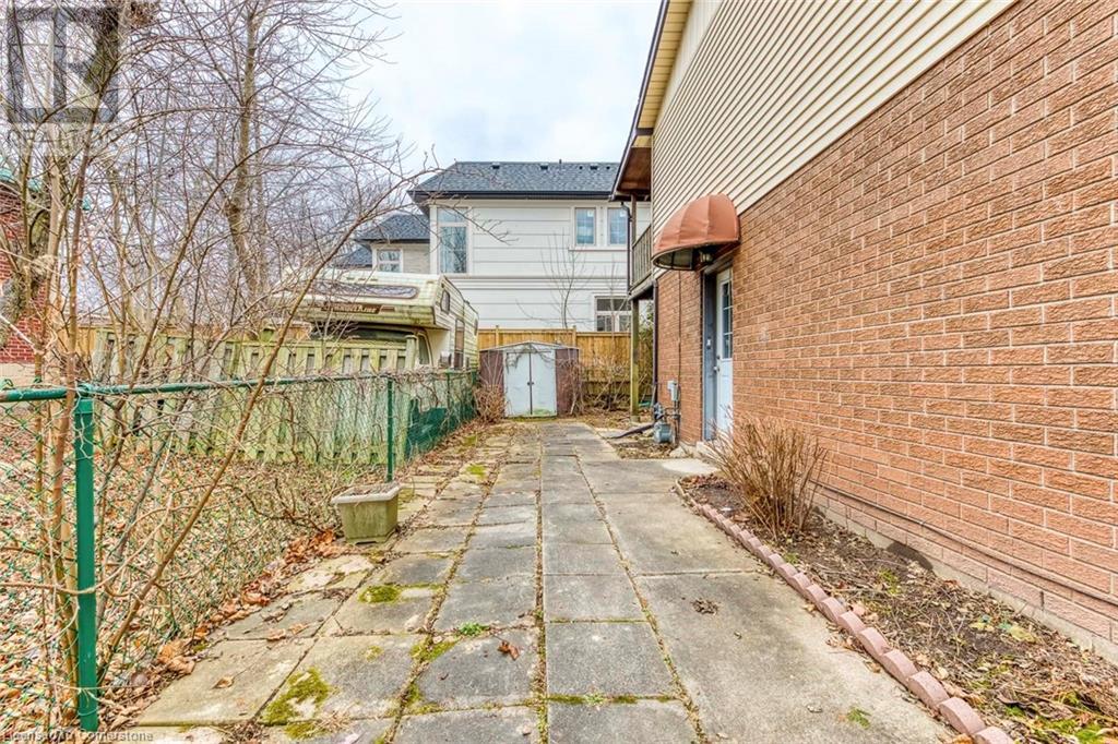 62 Third Line Unit# Lower, Oakville, Ontario  L6L 3Z5 - Photo 2 - 40687849