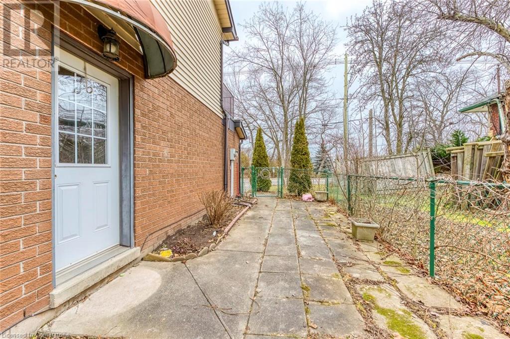 62 Third Line Unit# Lower, Oakville, Ontario  L6L 3Z5 - Photo 3 - 40687849