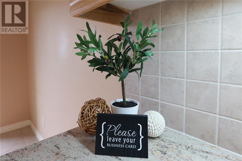 3000 Creekside Drive Unit# 807, Dundas, Ontario  L9H 7S8 - Photo 13 - 40686439