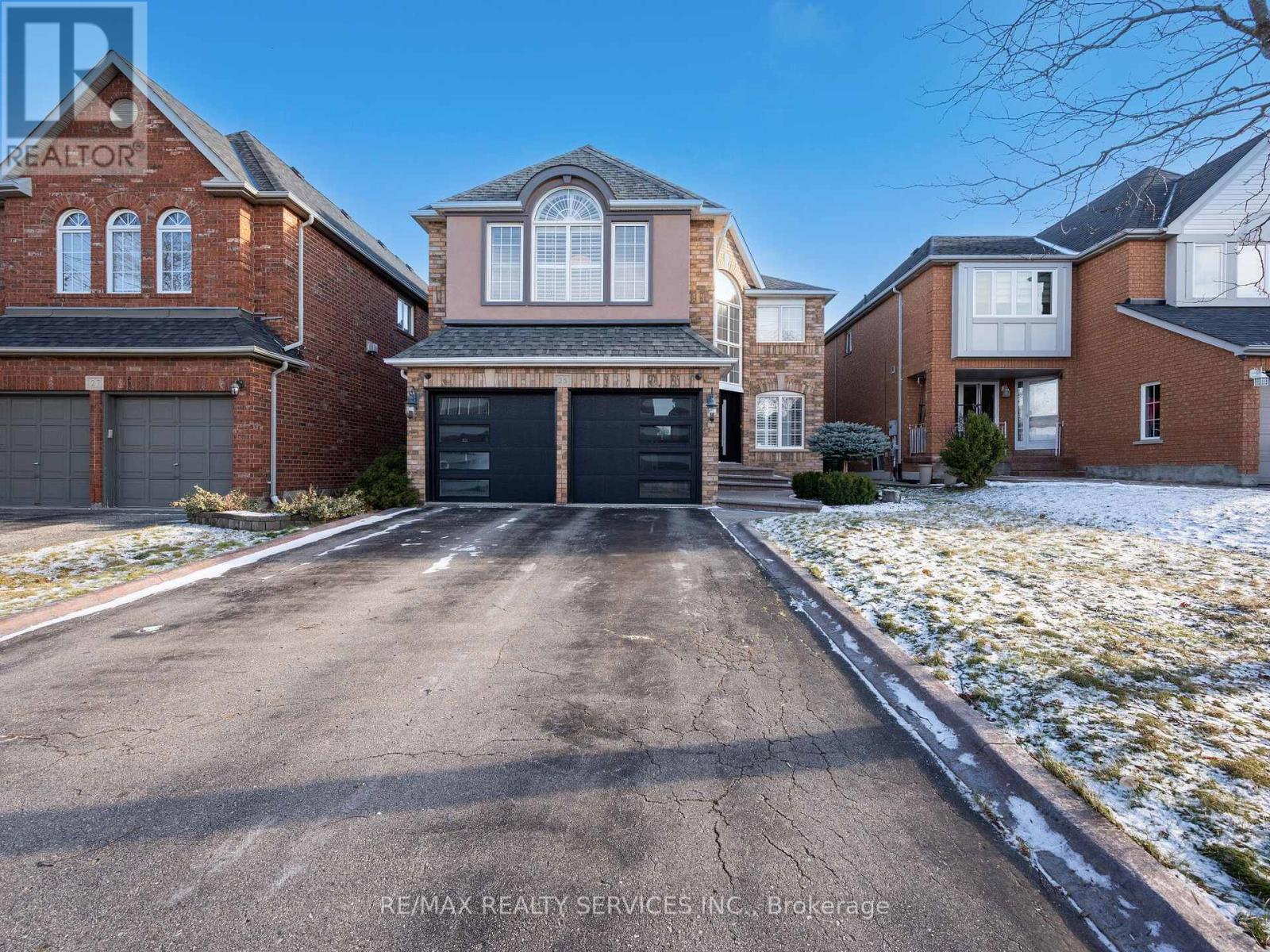 25 Ribbon Drive, Brampton, Ontario  L6R 2C5 - Photo 2 - W11908653