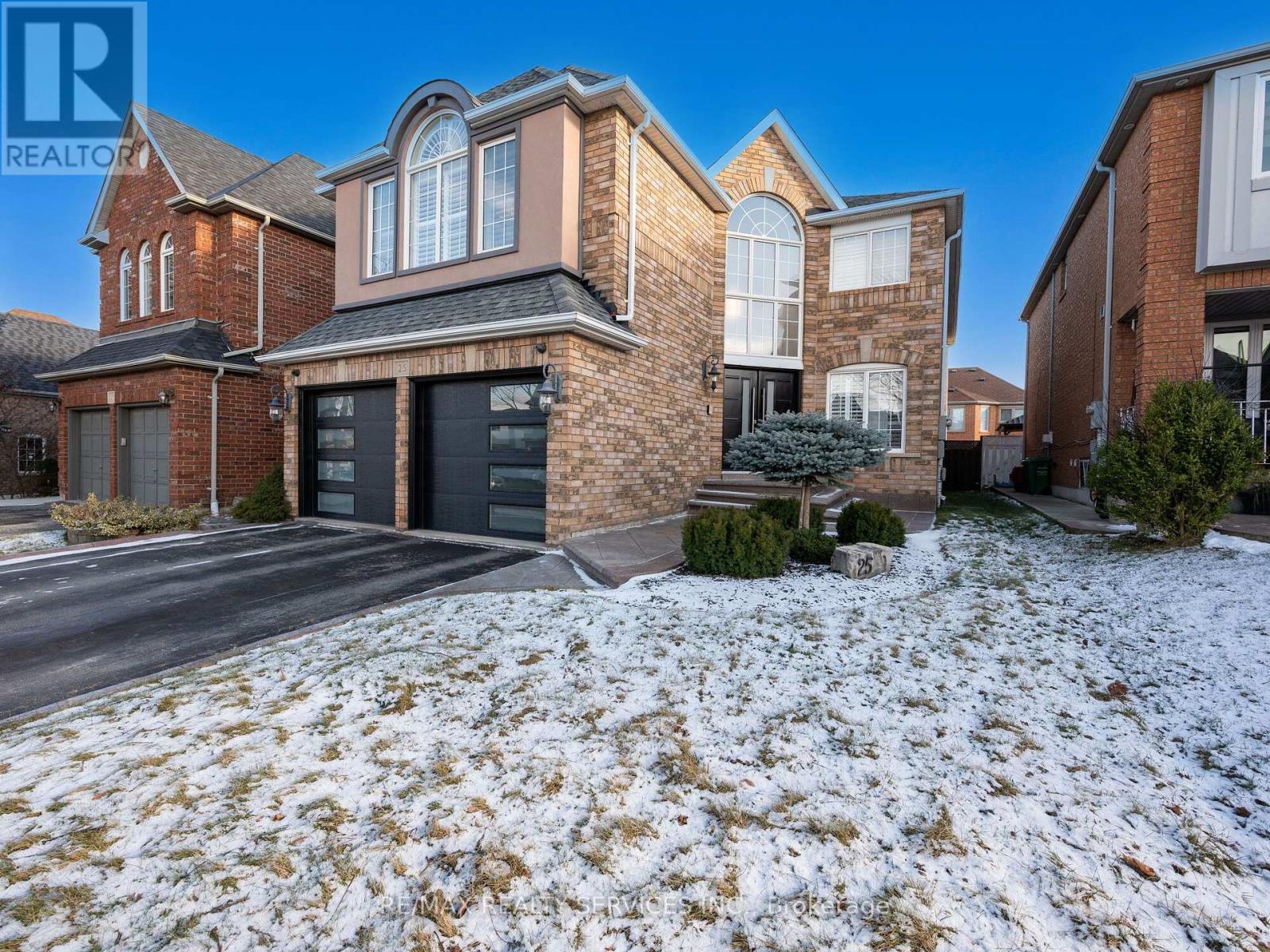 25 Ribbon Drive, Brampton, Ontario  L6R 2C5 - Photo 4 - W11908653