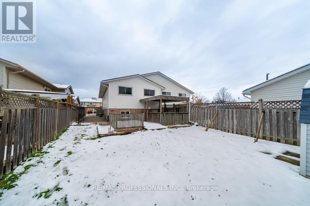 Lower - 33 Woodland Drive, Welland, Ontario  L3C 7C9 - Photo 10 - X11908895