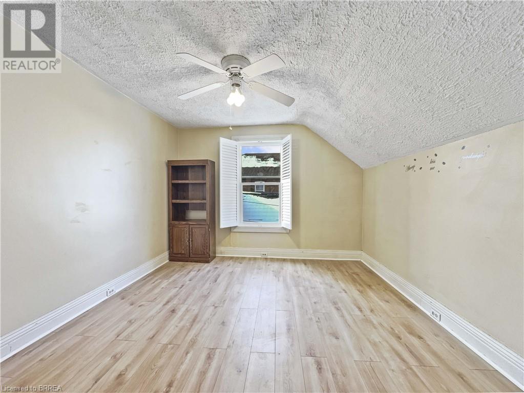 70 Victoria Street, Brantford, Ontario  N3S 3K4 - Photo 15 - 40687633