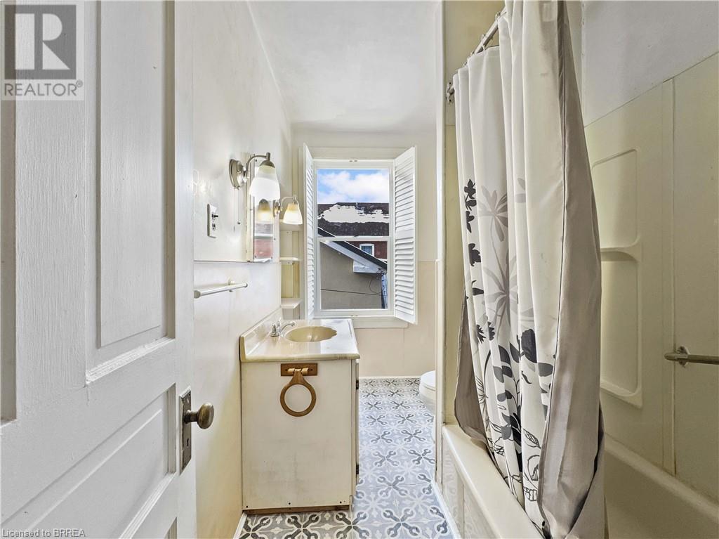 70 Victoria Street, Brantford, Ontario  N3S 3K4 - Photo 18 - 40687633