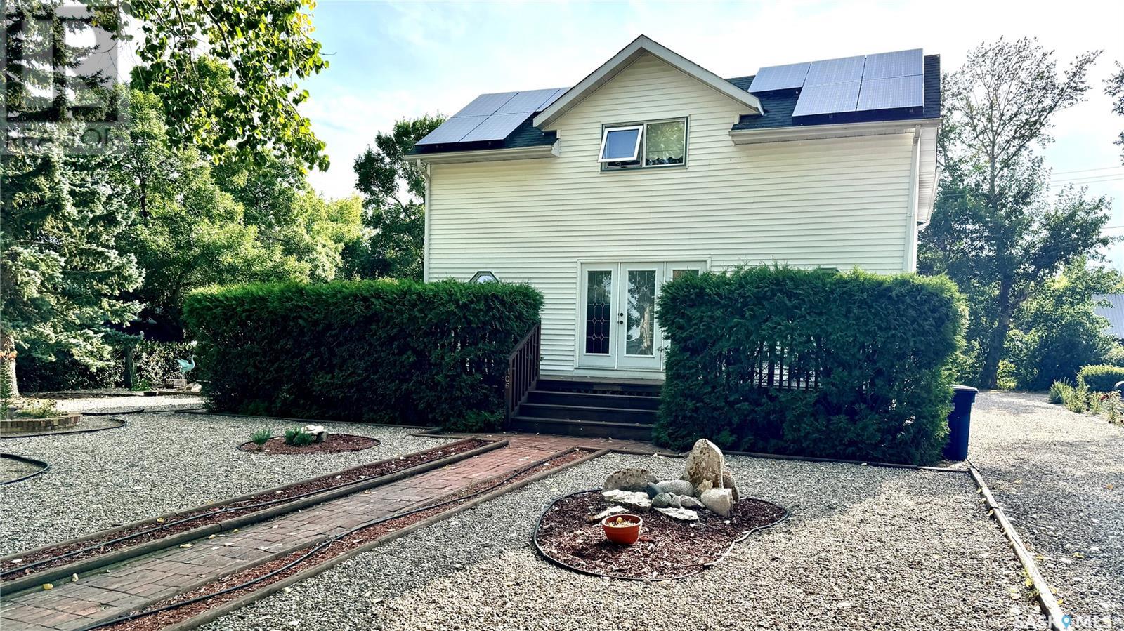 Property at 106 2nd STREET E image 2