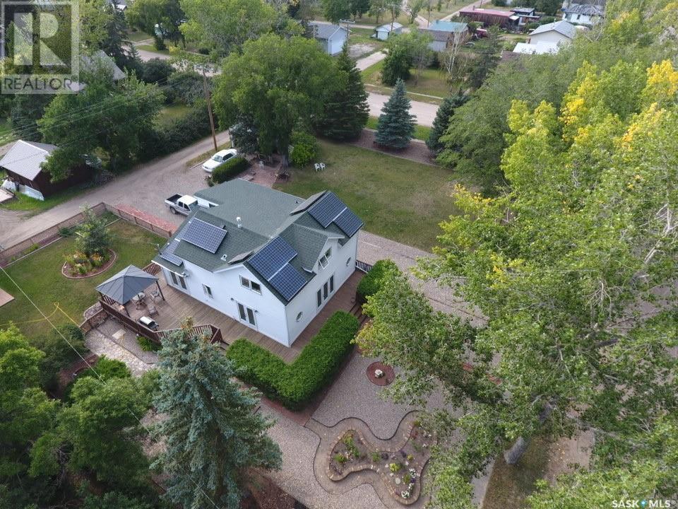 Property at 106 2nd STREET E image 4