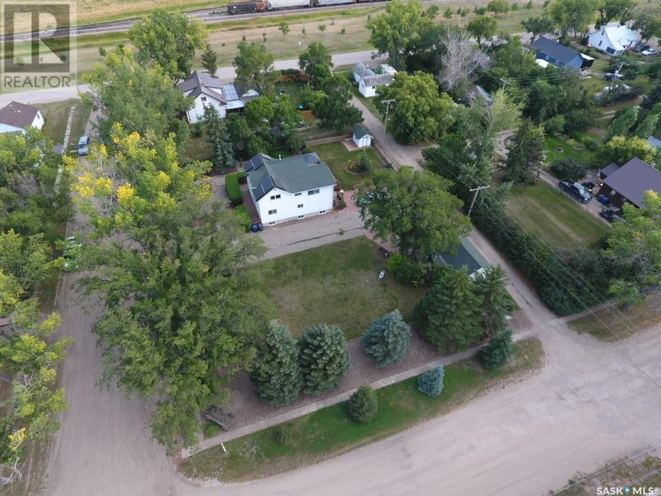 Property at 106 2nd STREET E image 5