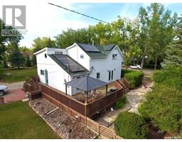 106 2nd STREET E