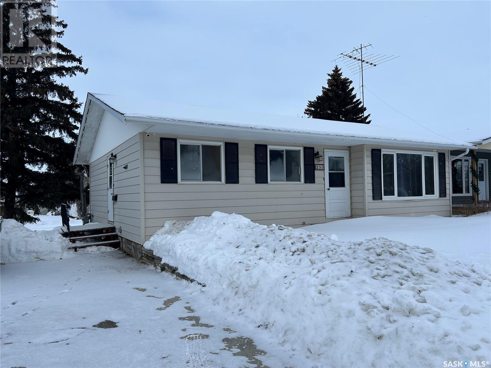 255 Browning Street, Southey, Saskatchewan  S0G 4P0 - Photo 2 - SK992263