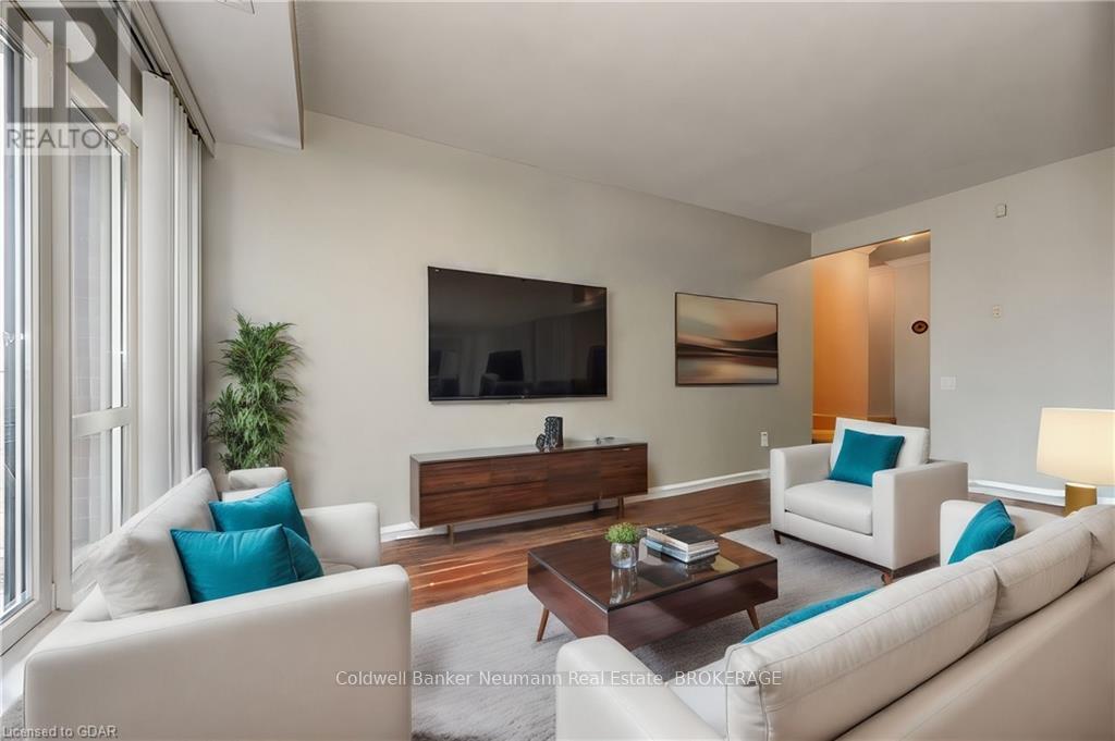 409 - 60 Old Mill Road, Oakville, Ontario  L6J 7V9 - Photo 4 - W10875426