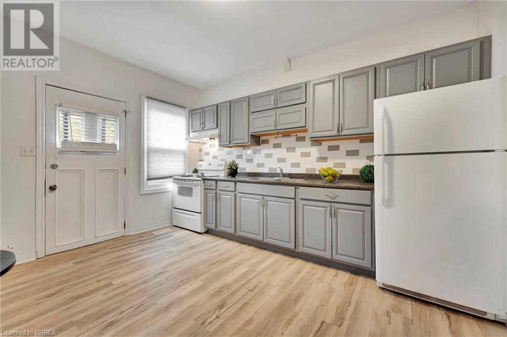 11 Rose Avenue, Brantford, Ontario  N3S 2M1 - Photo 8 - 40674367