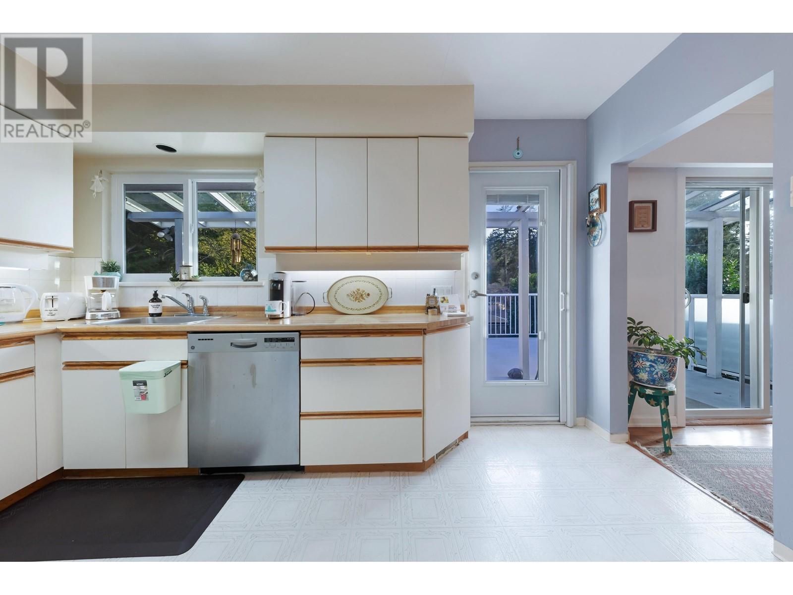 1820 Larson Road, North Vancouver, British Columbia  V7M 2Z6 - Photo 15 - R2952612
