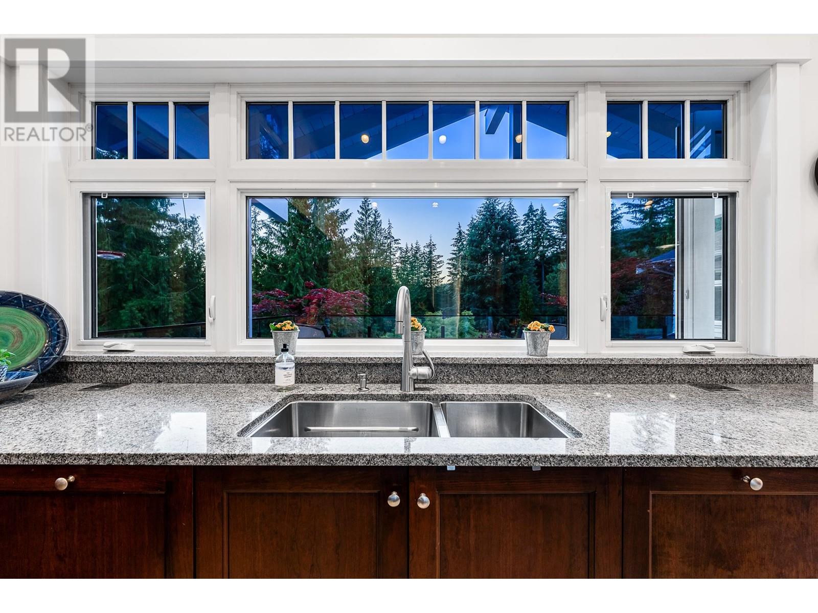 4696 Woodgreen Drive, West Vancouver, British Columbia  V7S 2V5 - Photo 8 - R2952645