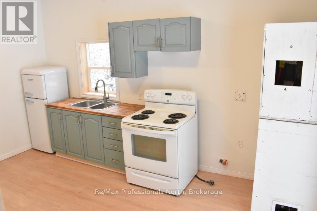 512 Mountain Street, Dysart Et Al, Ontario  K0M 2K0 - Photo 3 - X11909097