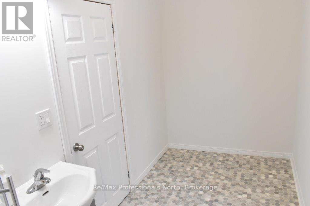 512 Mountain Street, Dysart Et Al, Ontario  K0M 2K0 - Photo 10 - X11909097