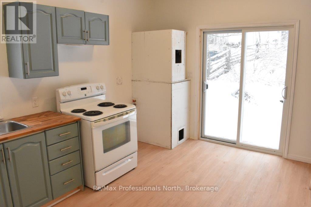 512 Mountain Street, Dysart Et Al, Ontario  K0M 2K0 - Photo 5 - X11909097