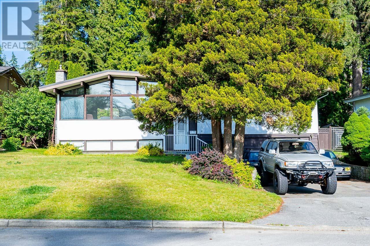 605 Midvale Street, Coquitlam, British Columbia  V3J 6L7 - Photo 2 - R2952163