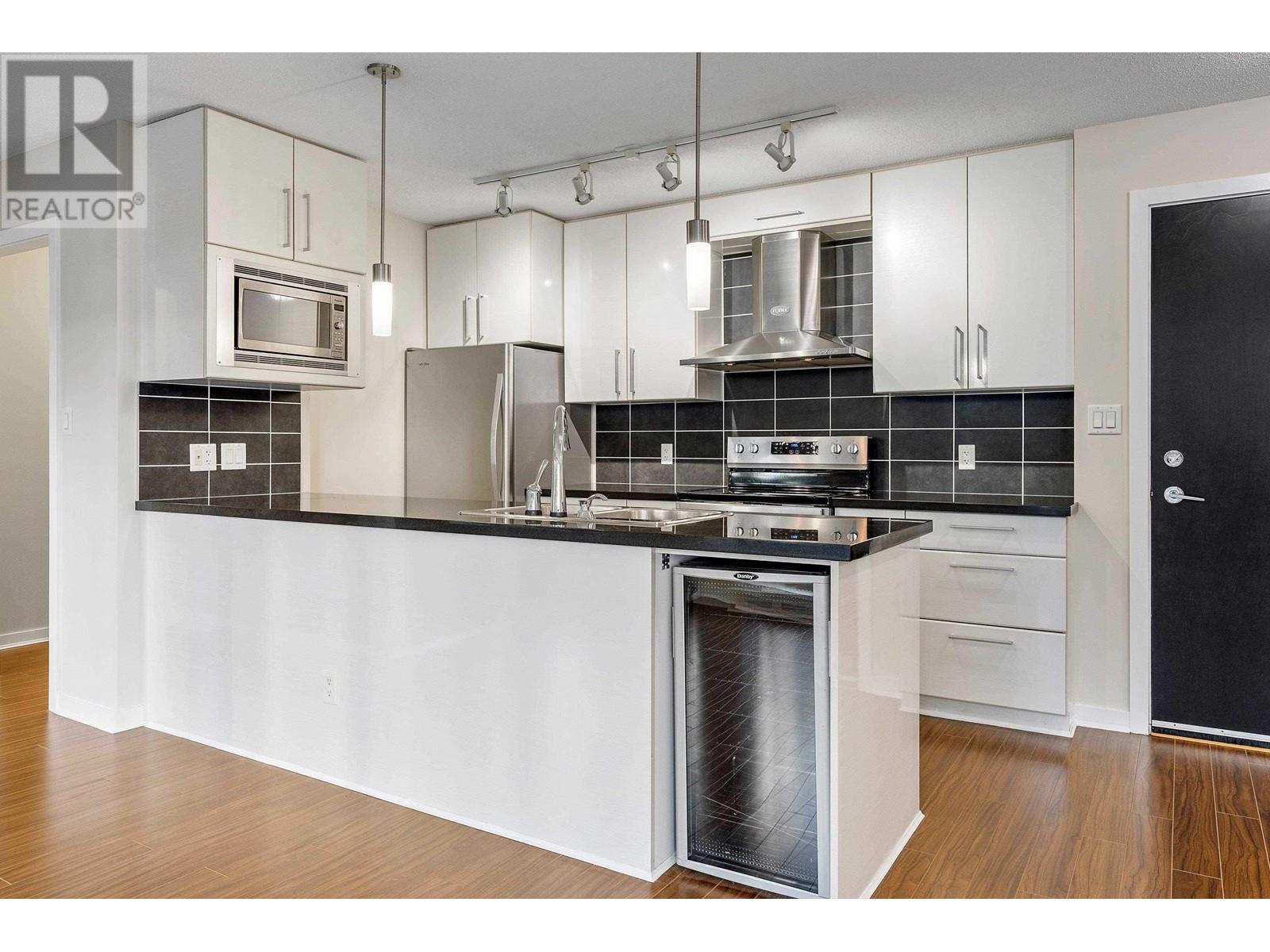 302 633 Abbott Street, Vancouver, British Columbia V6B 0J3 - Photo 1 - R2943599