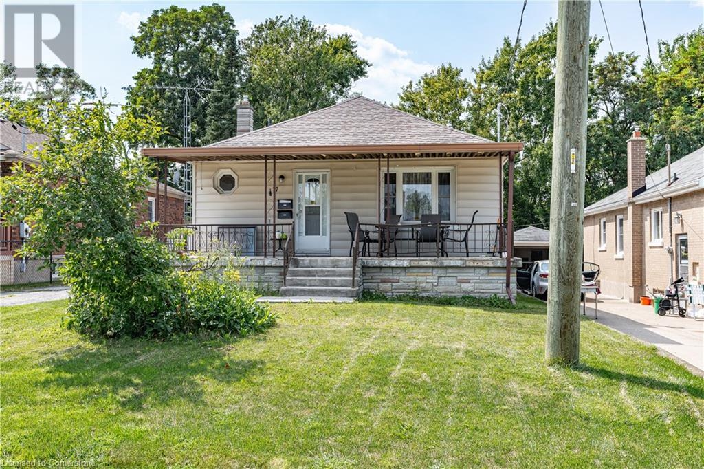 17 Prestwick Avenue, St. Catharines, Ontario  L2P 2E5 - Photo 2 - 40683099